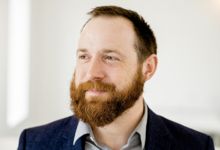 Image: Headshot Andrew Parsons